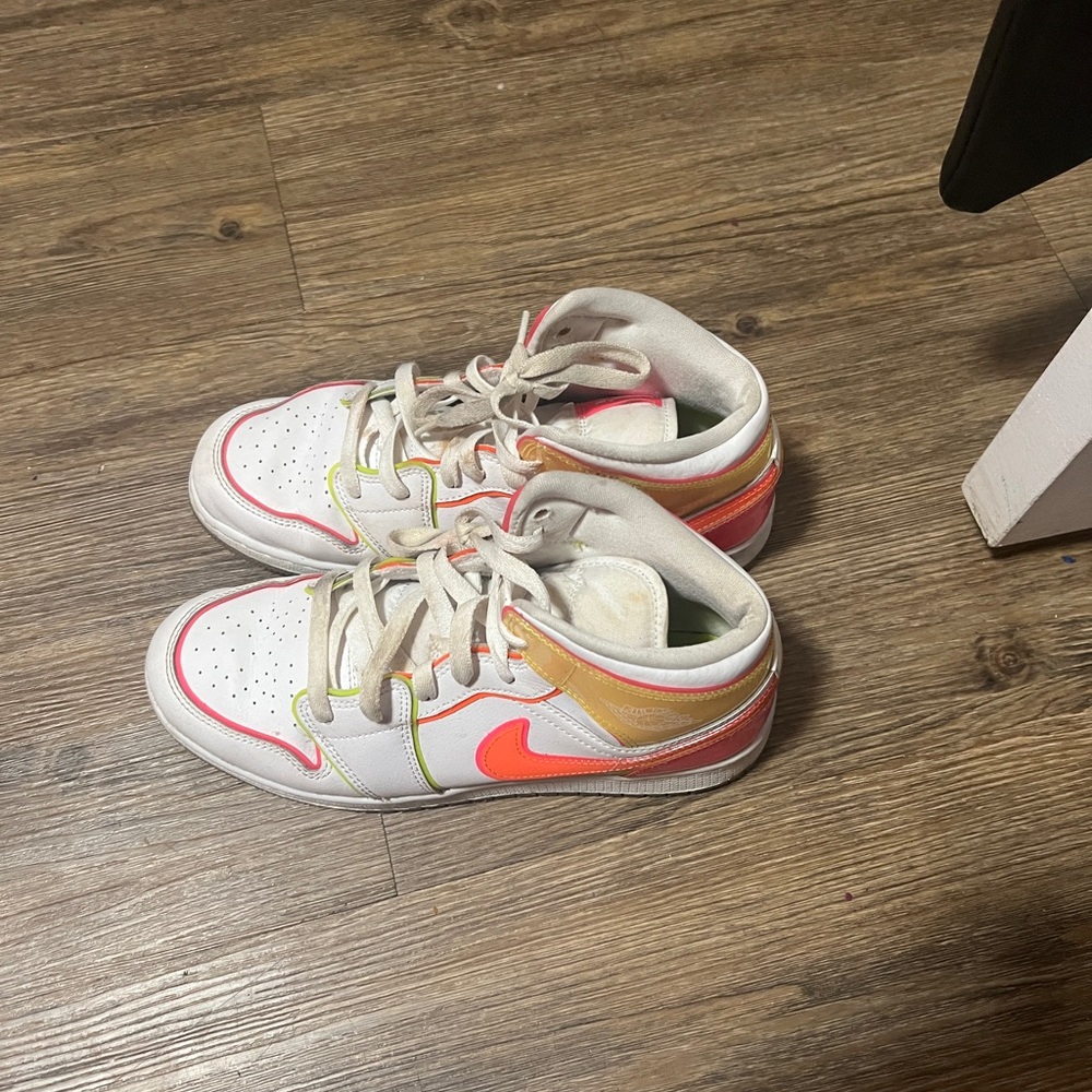 Jordan 1 Mids